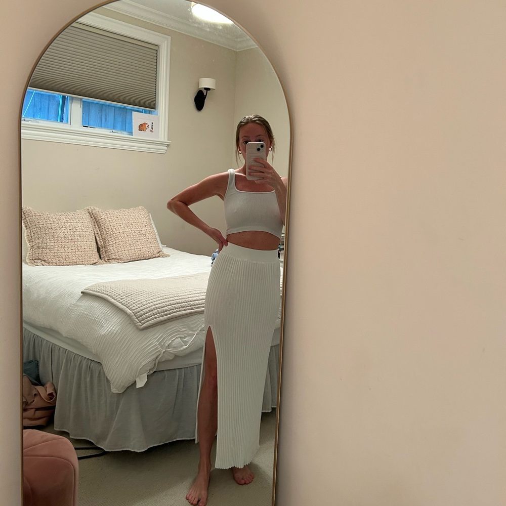 Aritzia (Wilfred) ribbed white maxi skirt with slit